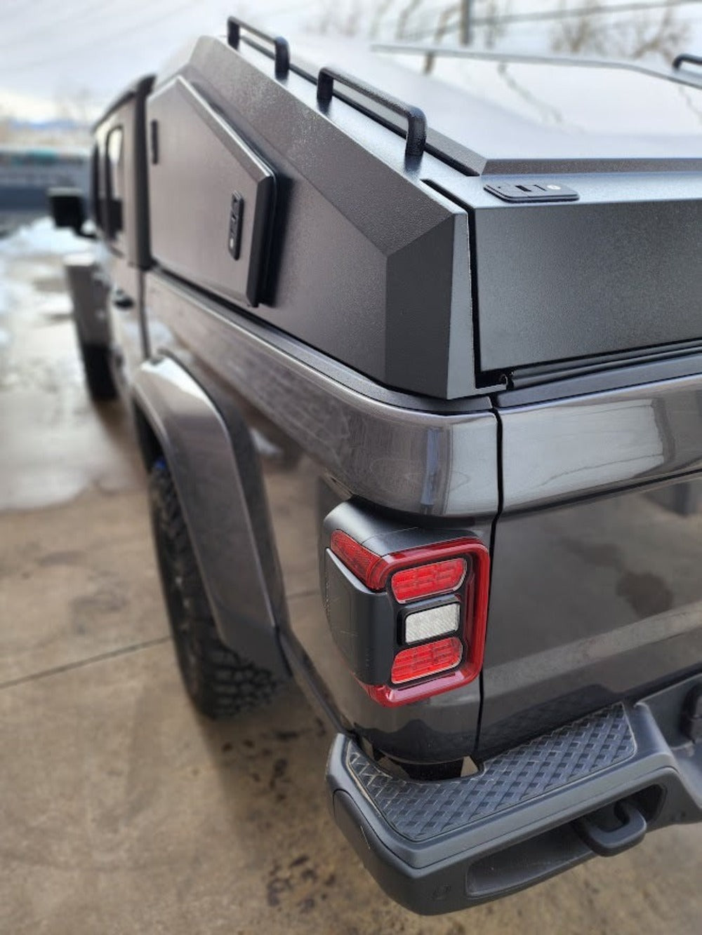 GAIA Shadow Top Jeep Gladiator Camper Shell - Fastback Truck Cap