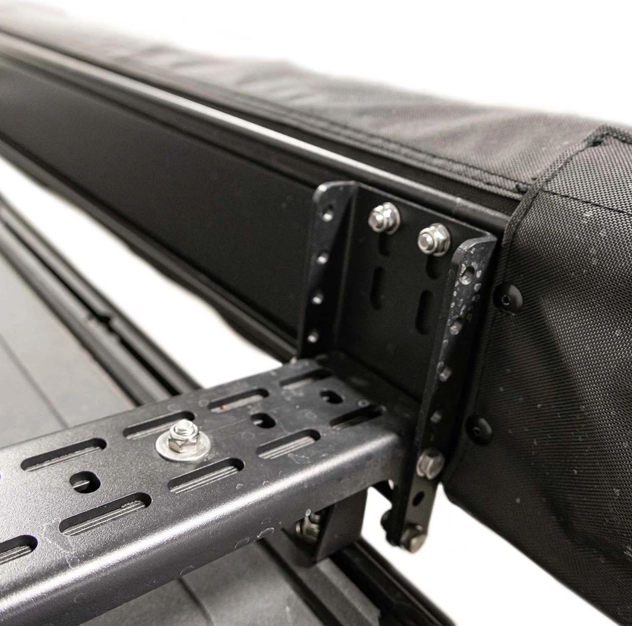 23Zero Onyx 270 Awning - 6 Arm Right